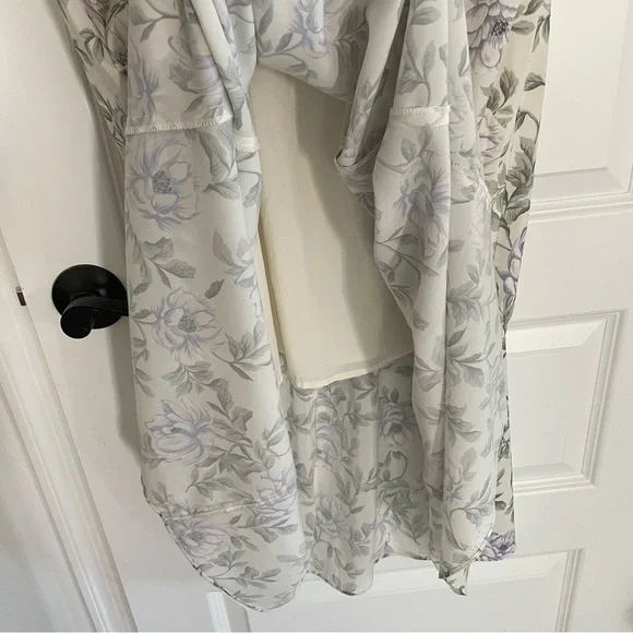 Gal Meets Glam Cassidy Cream Maxi Dress with Lavender Floral Print